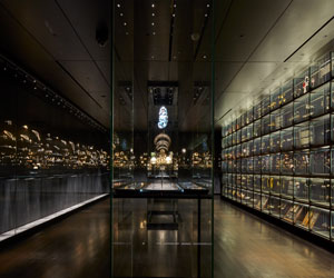 The Museum of Decorative Arts. Antique jewellery and new light