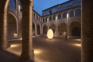 Il chiostro di Castello al Monte rivive con una nuova illuminazione